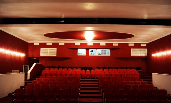 изображение: Зал Молодежного Драматического Театра