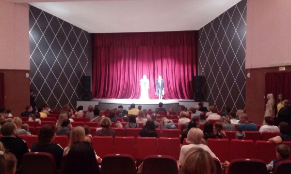 изображение: Большой зрительный зал Театра Кукол
