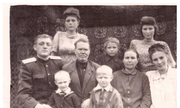 изображение: Потомки семьи Стариковых посетили дом своих предков